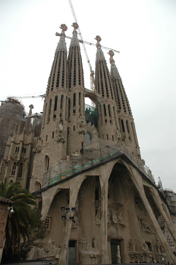 Церковь святого семейства (Sagrada Familia) 
