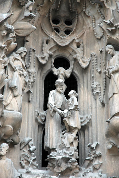 Церковь святого семейства (Sagrada Familia) 